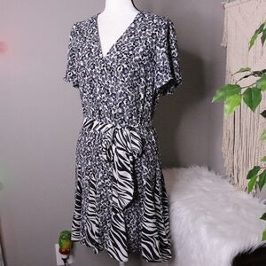 WHBM | Animal Print V Neck Fit and Flare Dress 6‎